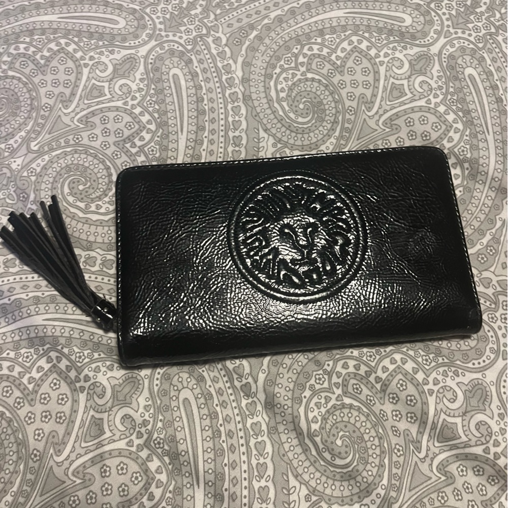 Beautiful Anne Klein wallet Brand new with no tags never used 🖤 Patten Leather